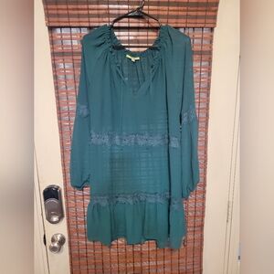 Green Long Sleeve Dress with Lace Accents
